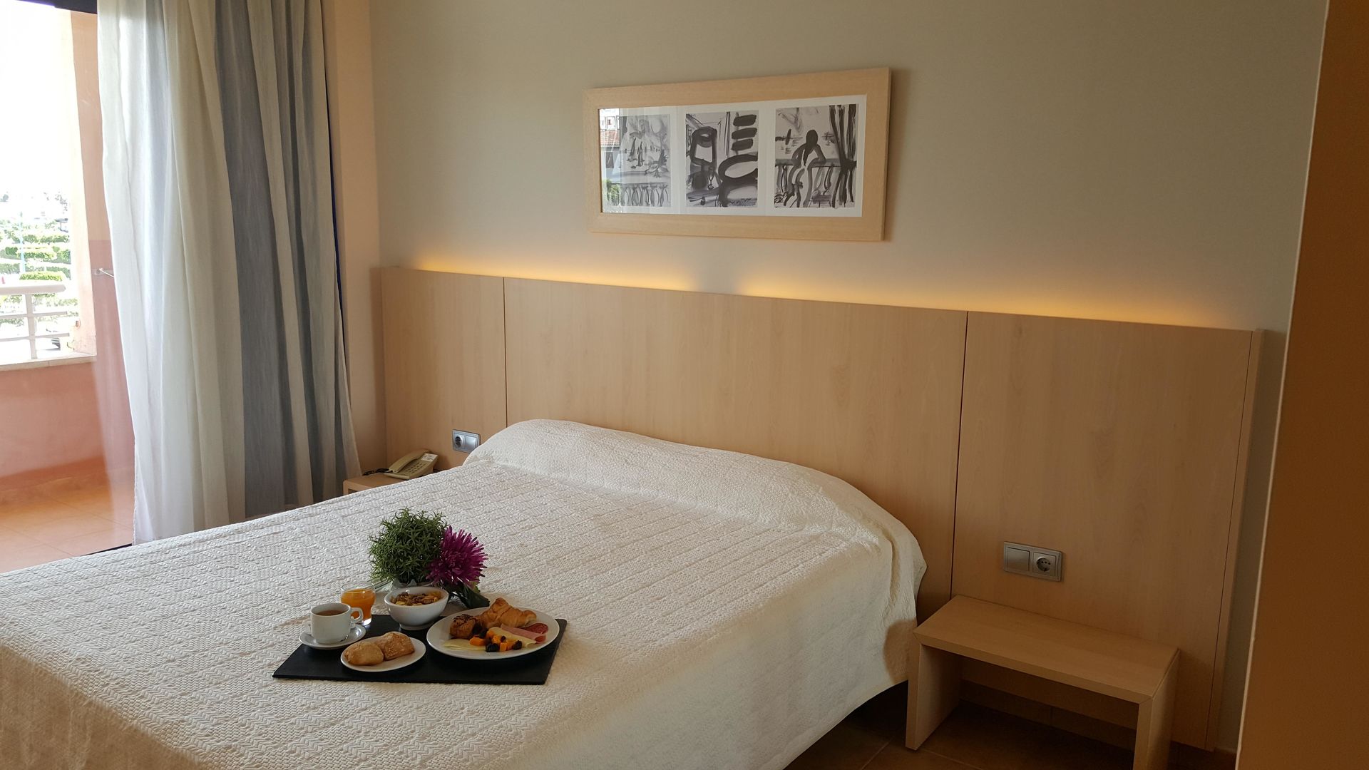 Aparthotel Advise Reina image 1
