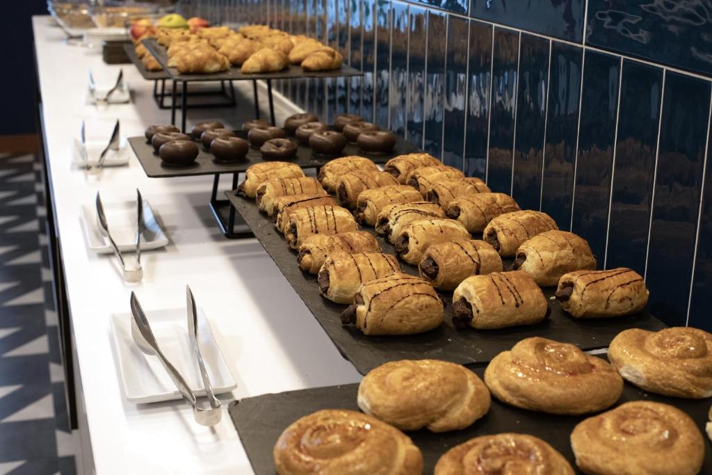 Travelodge Madrid Metropolitano image 3