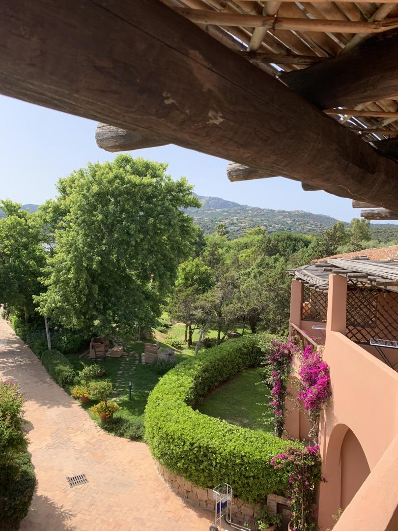 Panoramisch bergzicht — Green Park Hotel