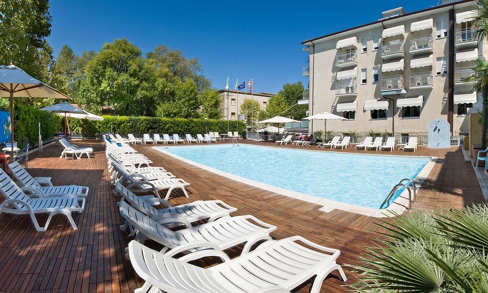 Hotel St. Moritz image 3