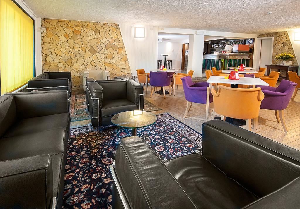 Hotel St. Moritz image 2