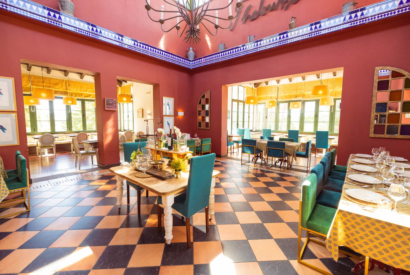 Restaurant met gedekte tafels — Hotel Isla Canela Golf