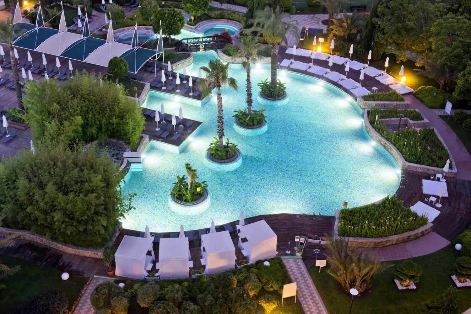 Concorde De Luxe Resort image 1