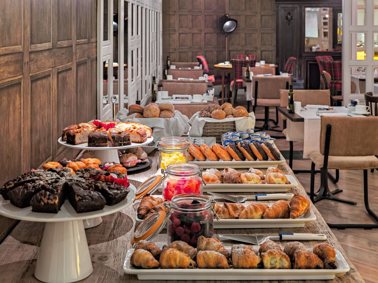 H10 Montcada image 3