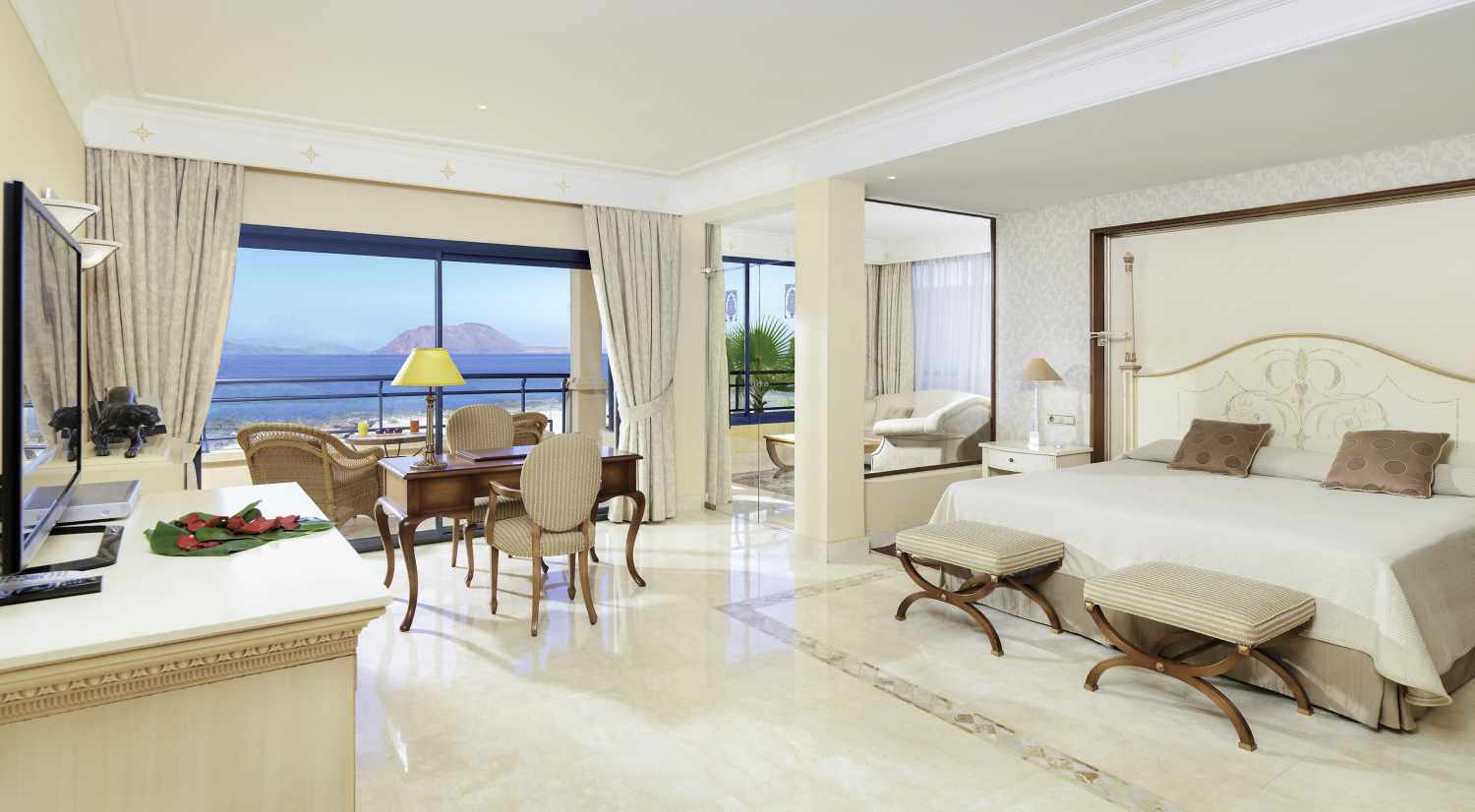 Secrets Bahía Real Resort & Spa image 1