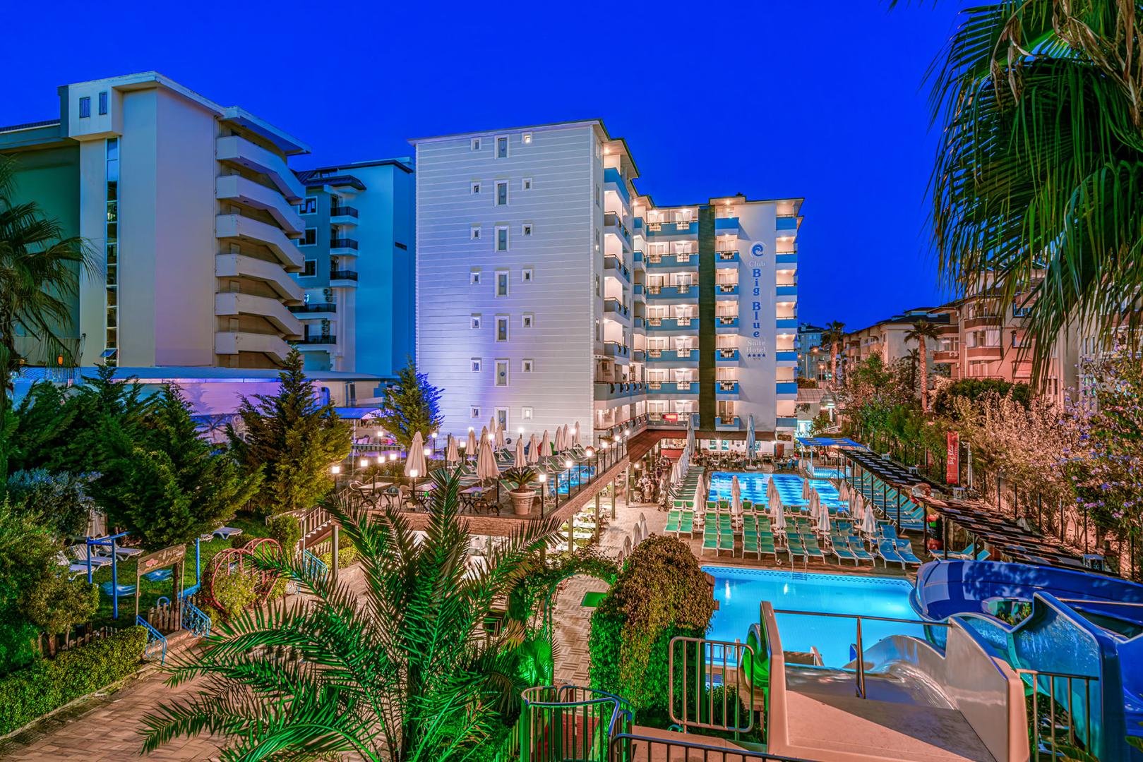 Club Big Blue Suite Hotel image 1
