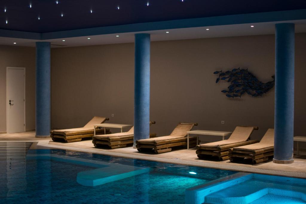 Sovereign Beach Hotel image 3