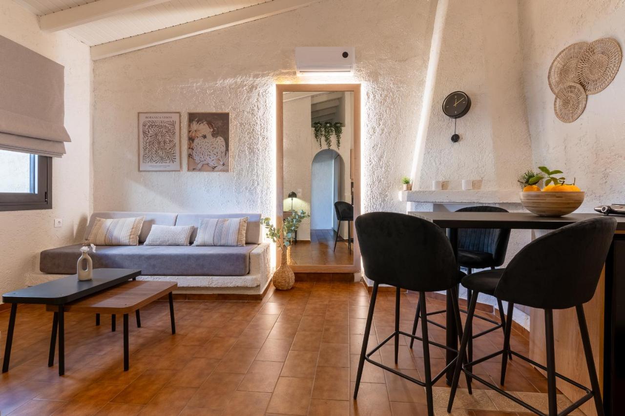 een woonkamer met een bank en een tafel bij Despina Apts by Estia in Gouves +43 foto's