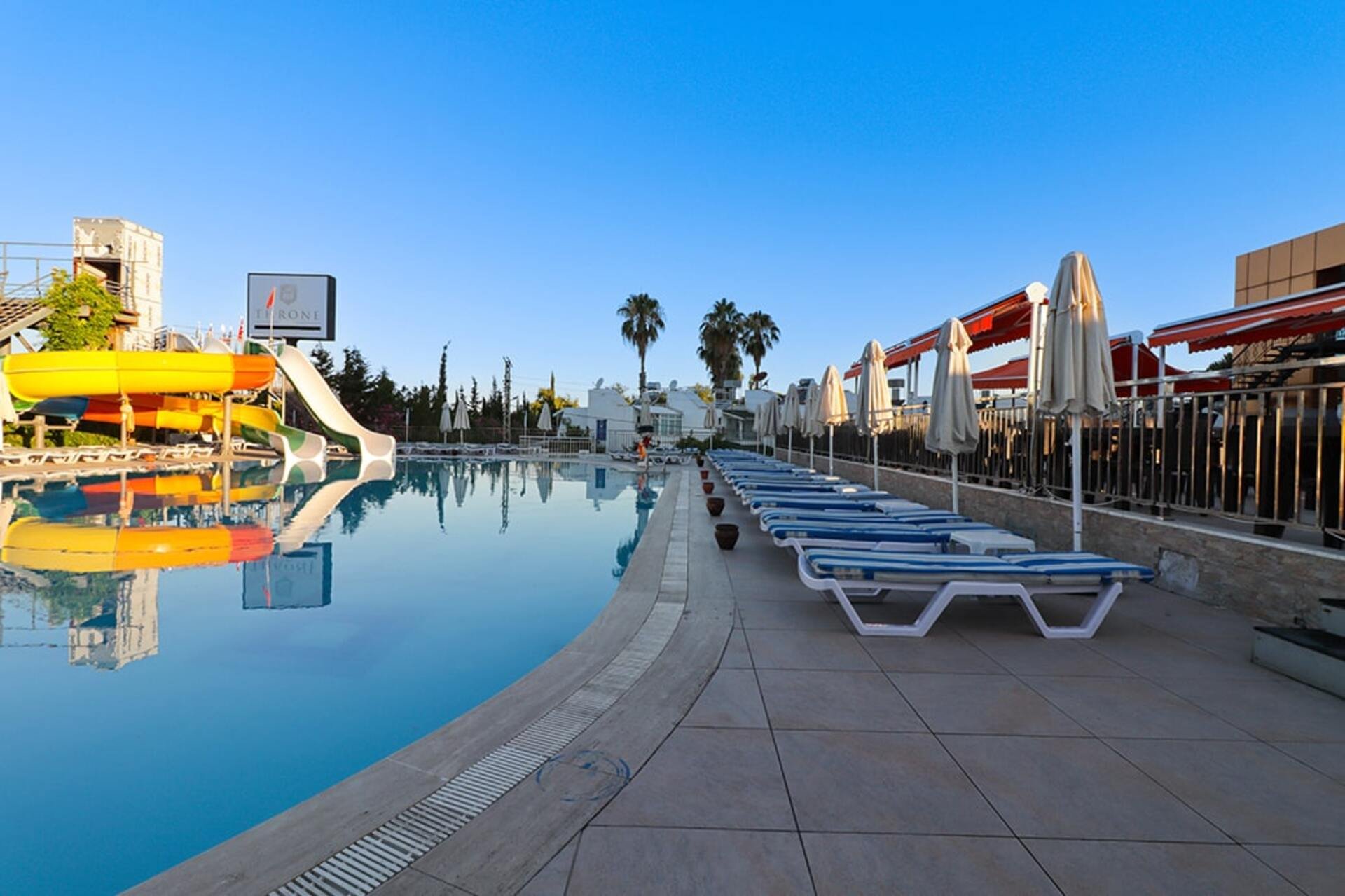 Throne Beach Resort & Spa foto 12