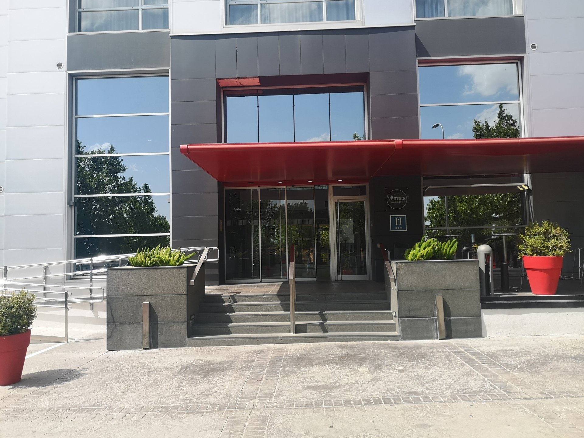 Vértice Roomspace Madrid image 3