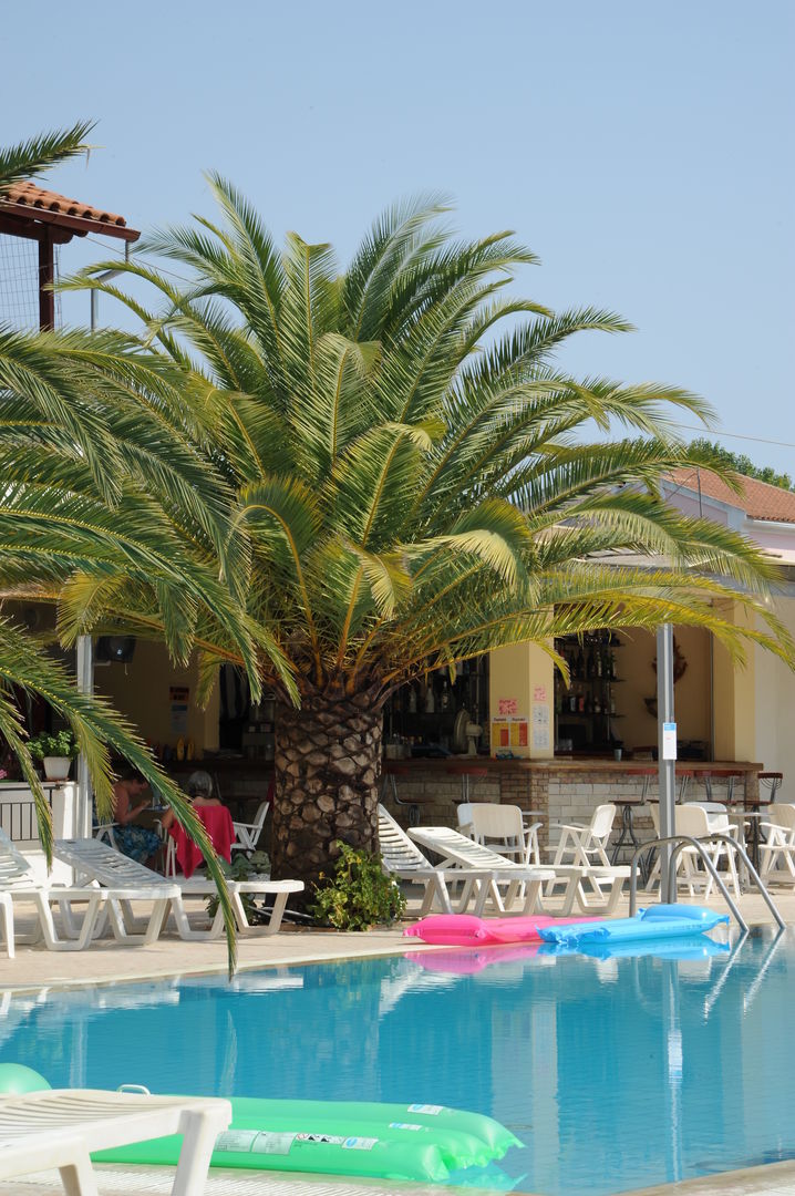 Captain's Studios & Apartments image 1