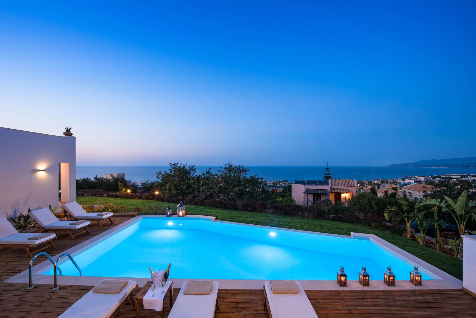 Infinity-zwembad met zeezicht — Creta Blue
