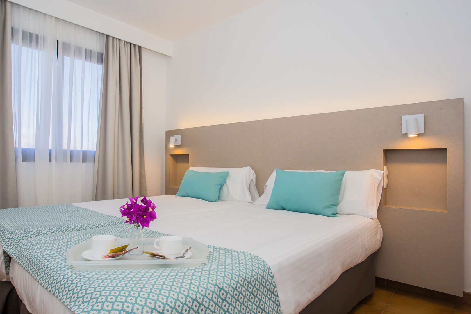 Los Tulipanes image 1