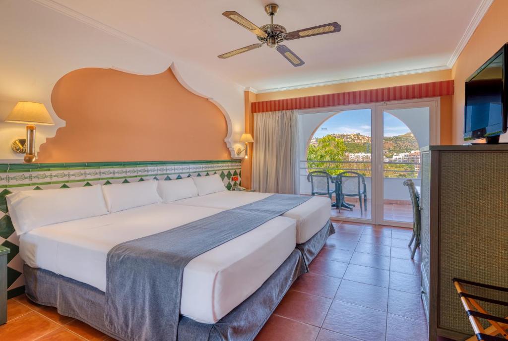 Playacálida Hotel image 1