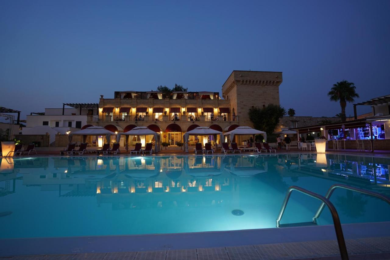 een groot zwembad bij een hotel 's nachts bij Messapia Hotel & Resort in Marina di Leuca