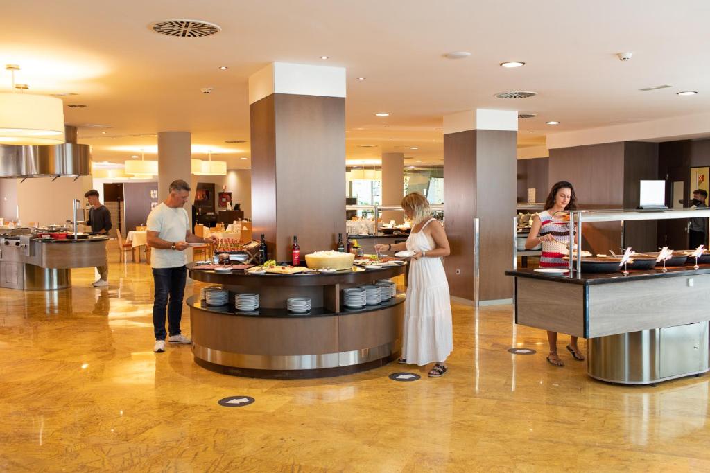 Protur Roquetas Hotel & Spa image 2