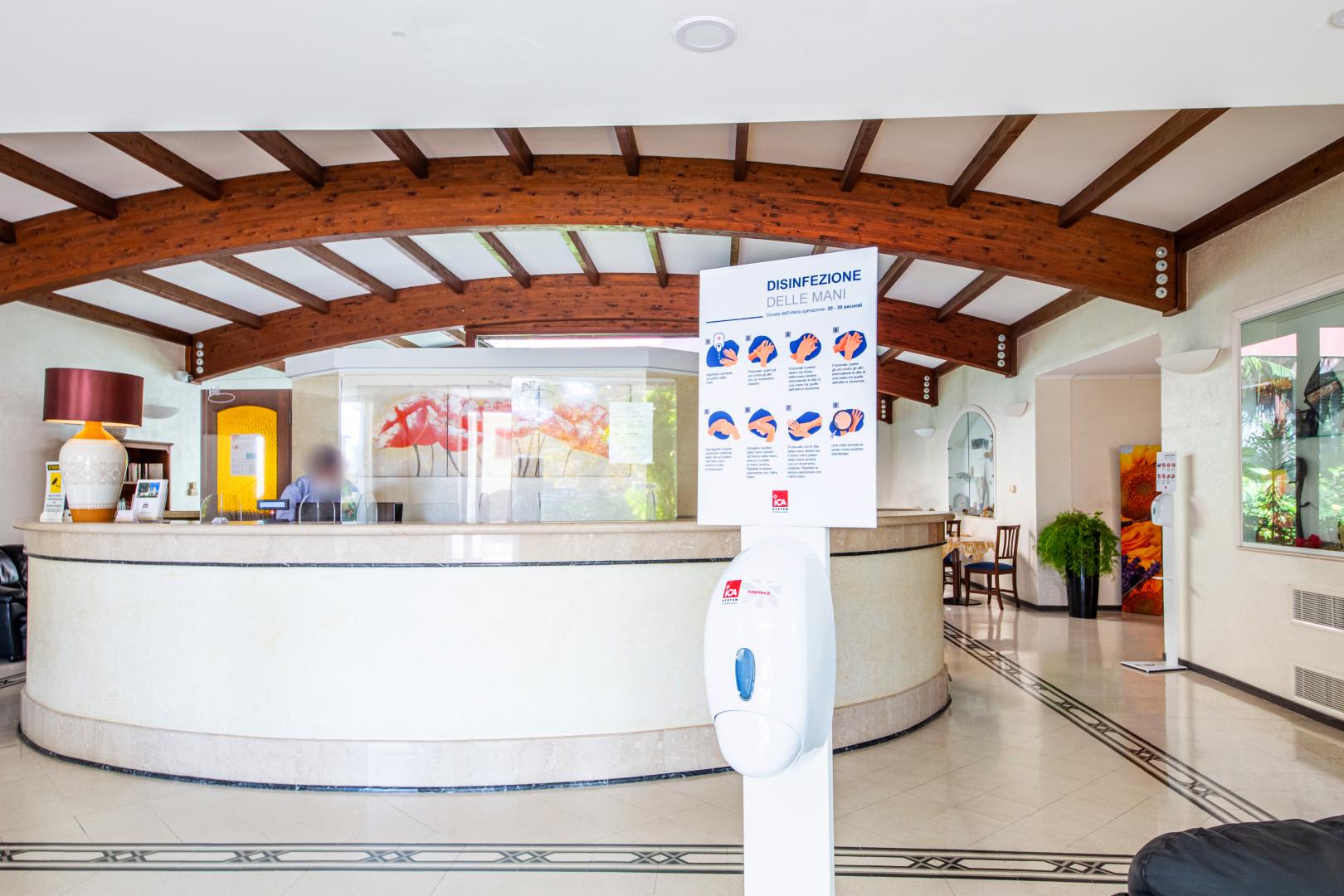 Lobby met receptie — Le Torri