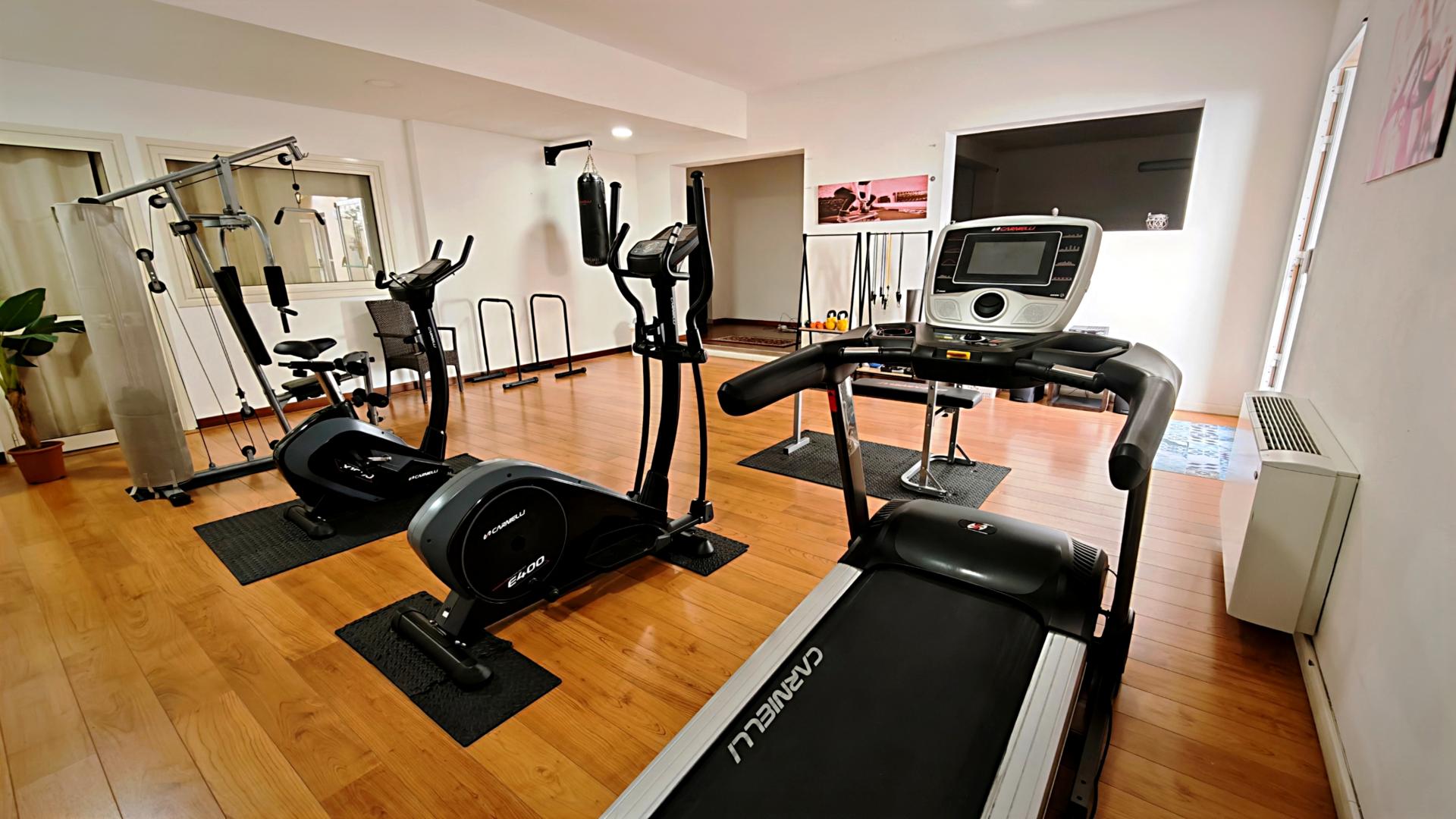 Fitnessruimte met cardio-apparaten — Le Torri