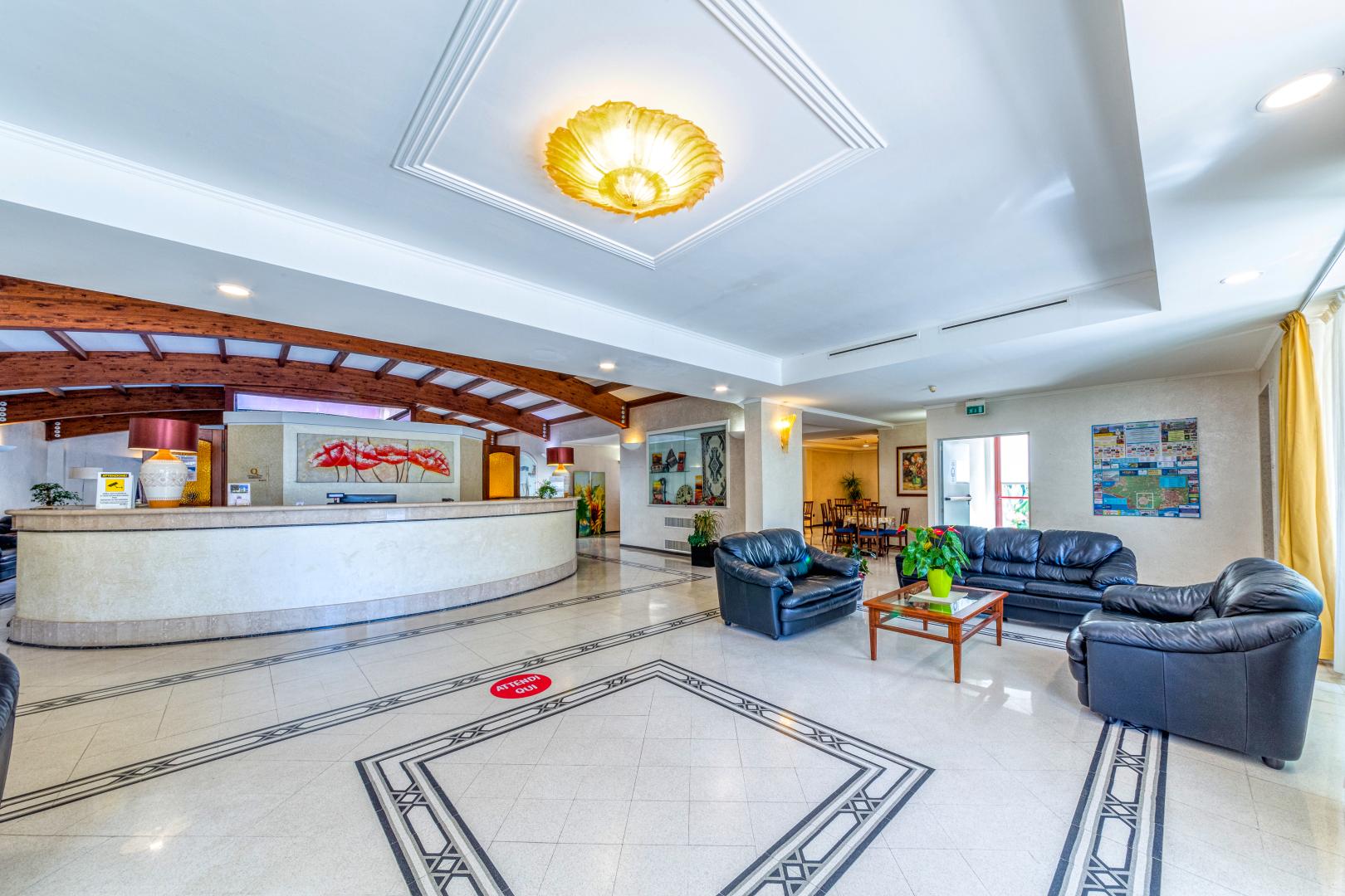 Lobby met receptie — Le Torri