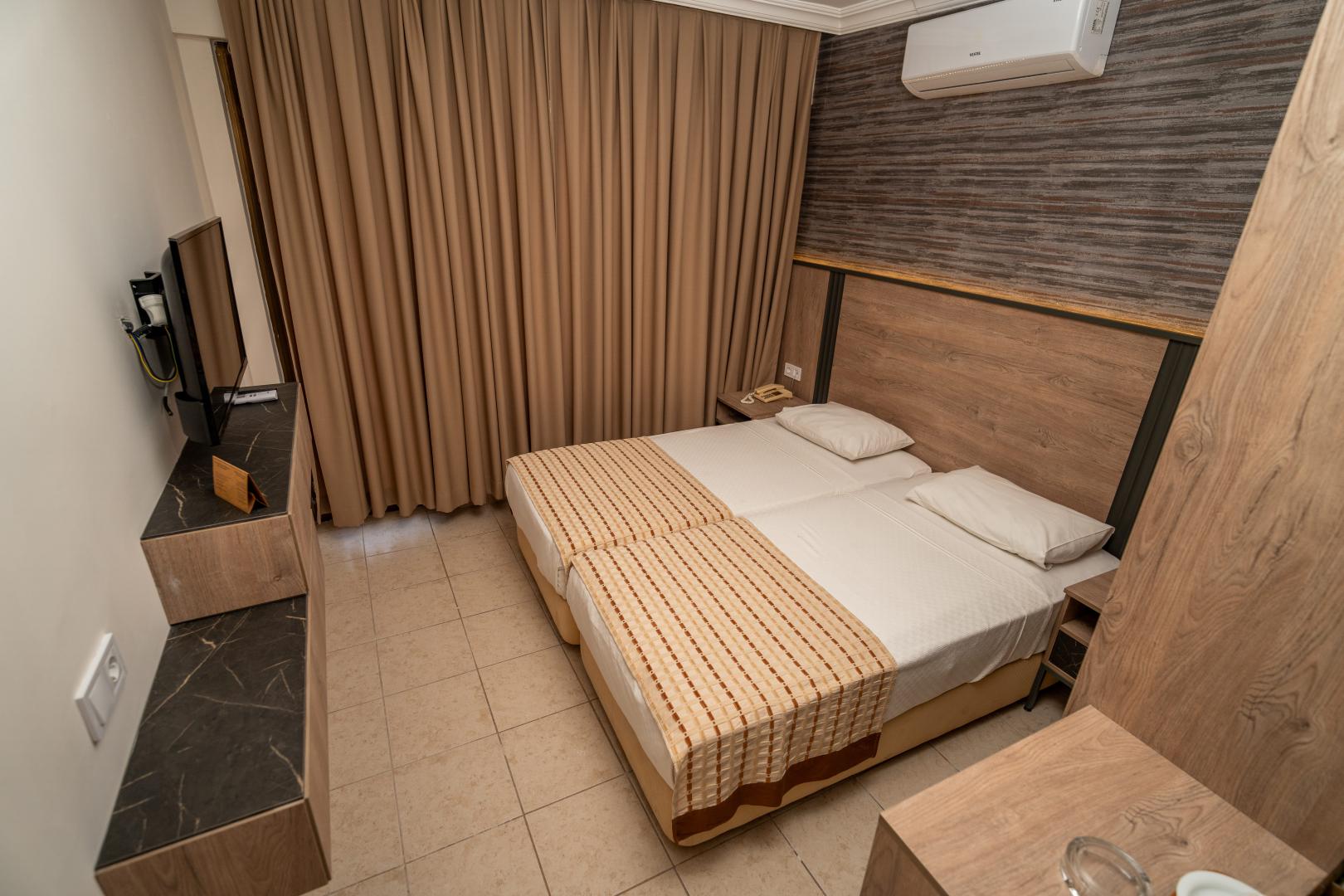 Juniper Hotel & Siesta Hotel image 1