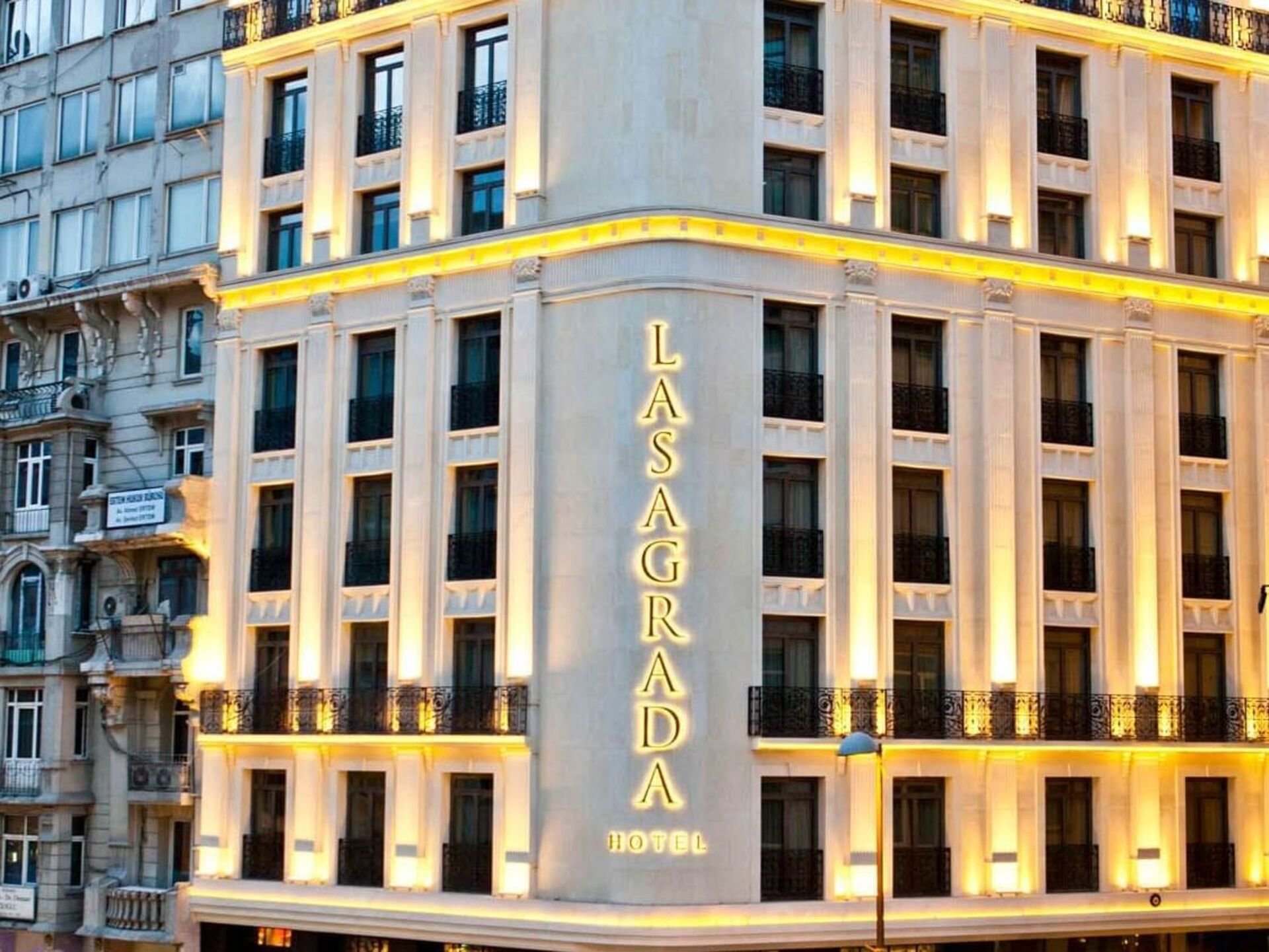 Lasagrada Hotel image 0