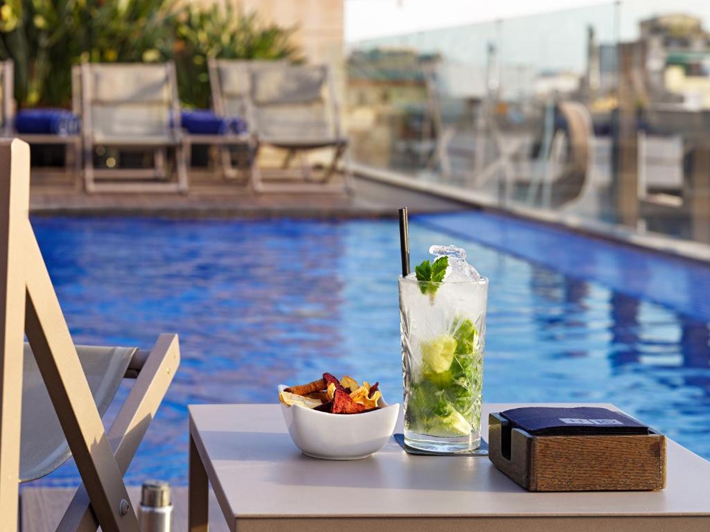 H10 Art Gallery image 1