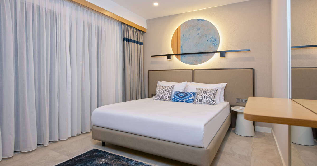 A Hotel Side image 1