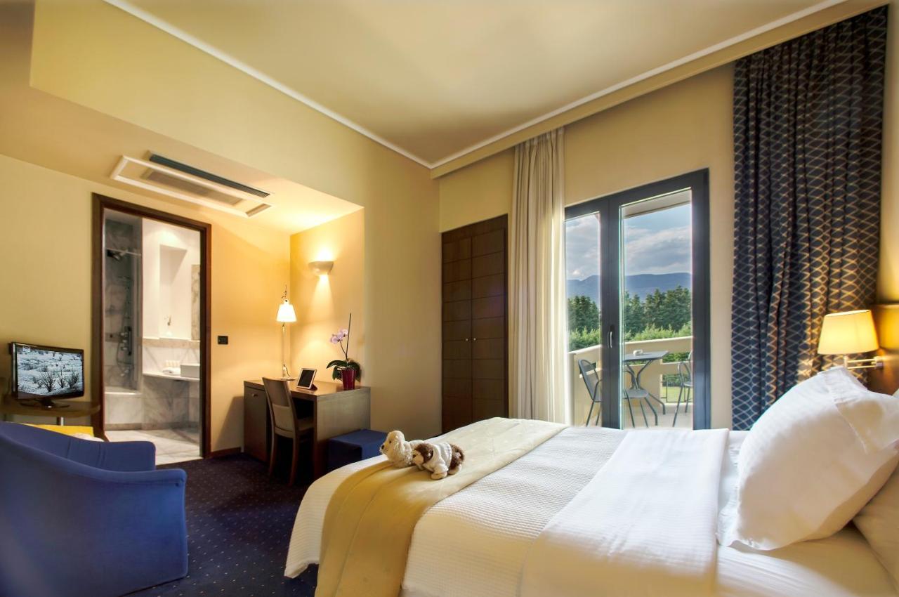 Dekelia Hotel foto 2