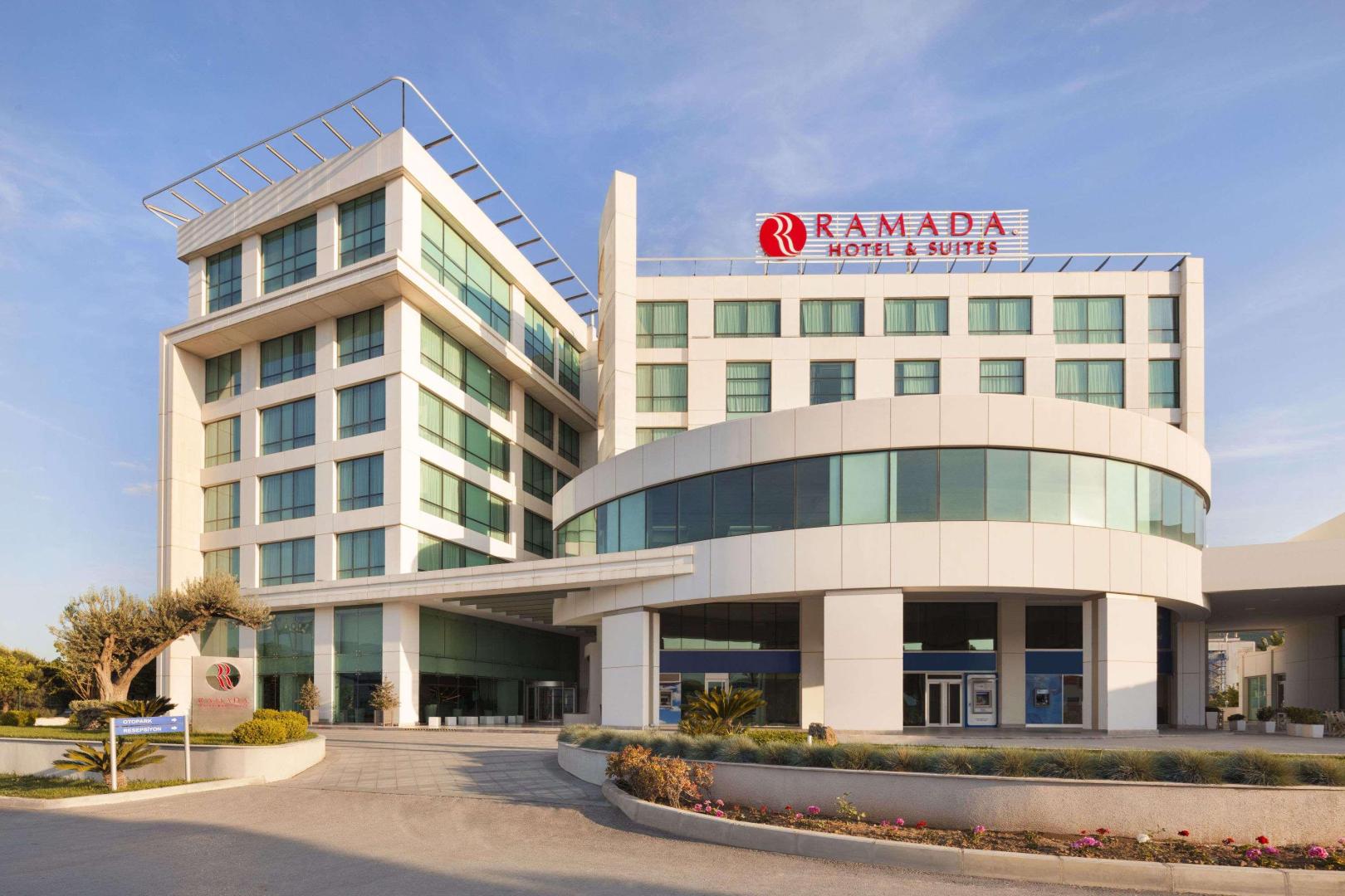 Ramada Hotel & Suites by Wyndham Izmir Kemalpasa foto 13