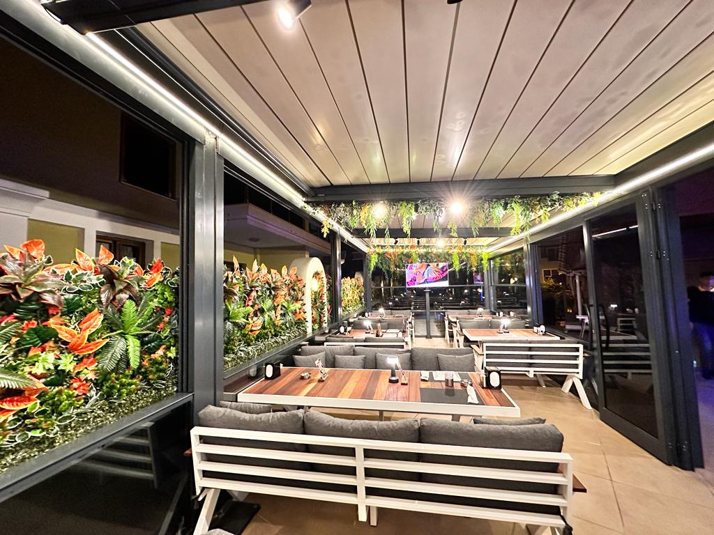 Club Karakas image 2