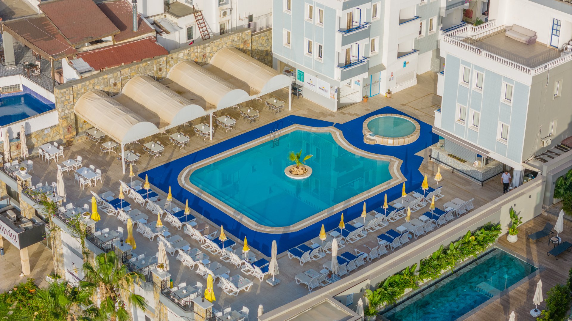 Sunpoint Family Hotel image 1