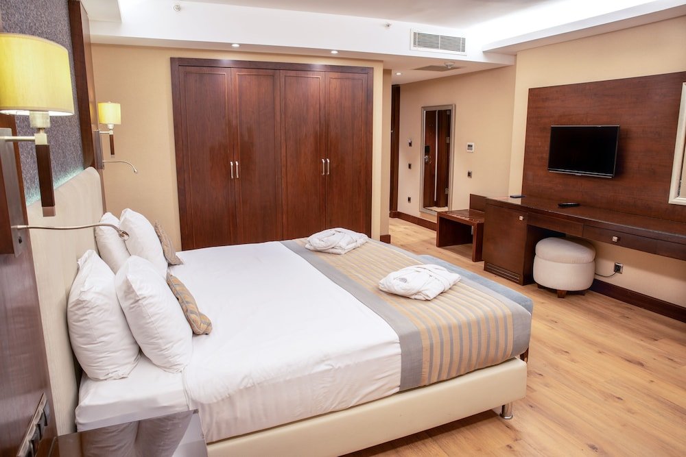 Grand Aras Hotel & Suites image 0
