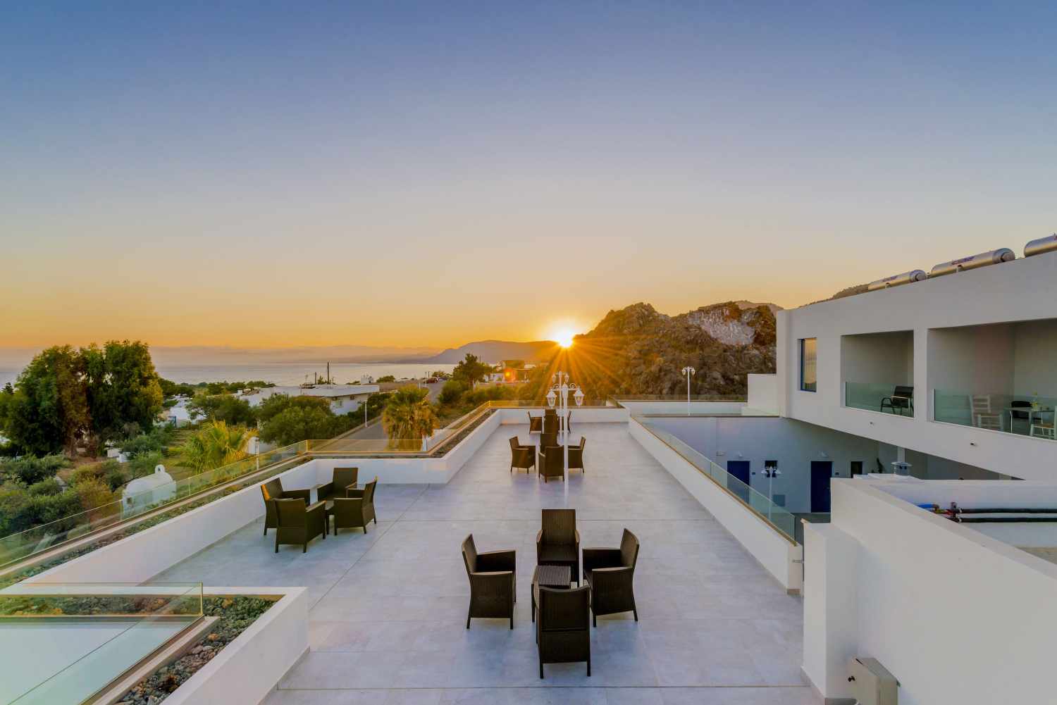 Eagles Nest Hotel image 0