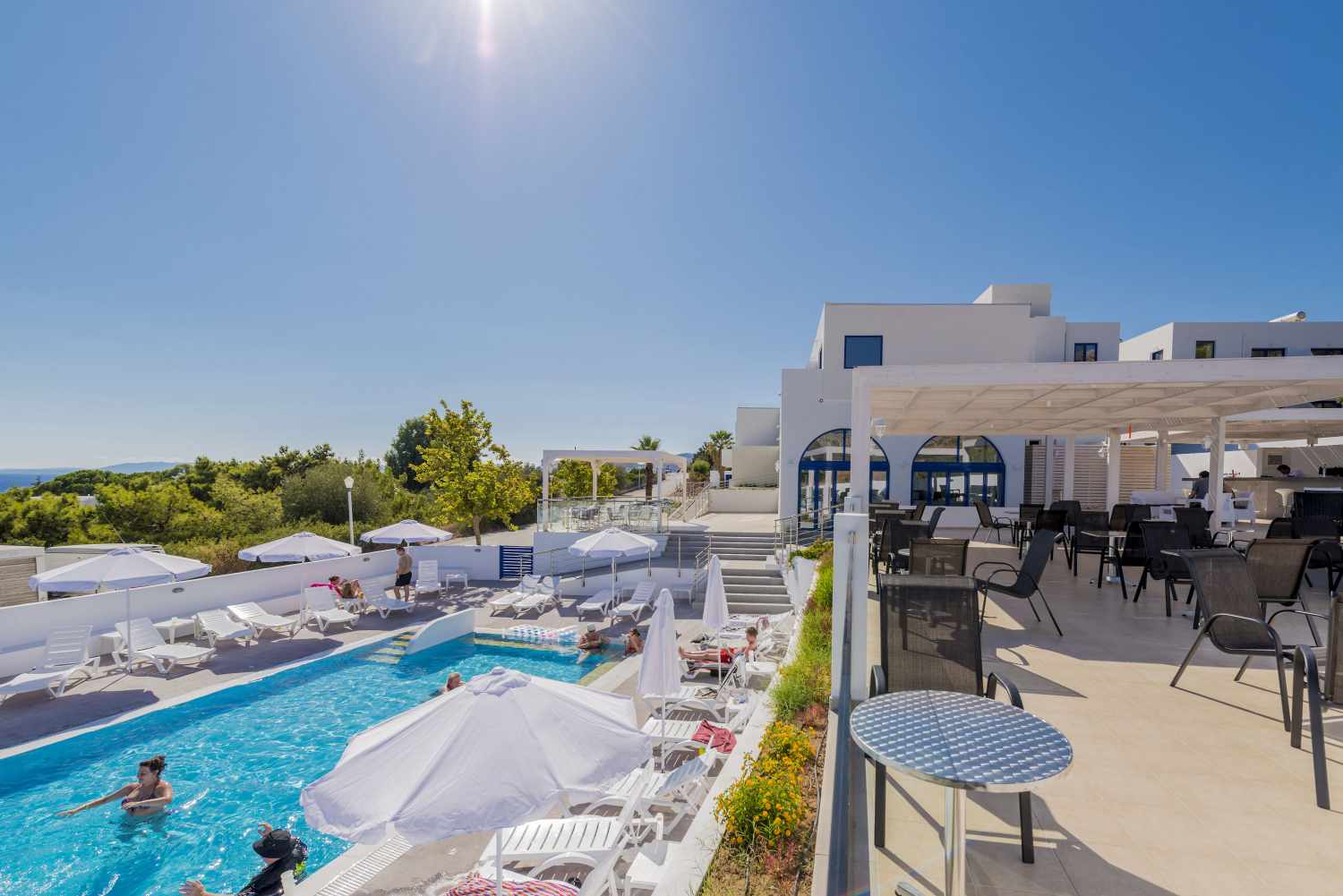 Eagles Nest Hotel image 2