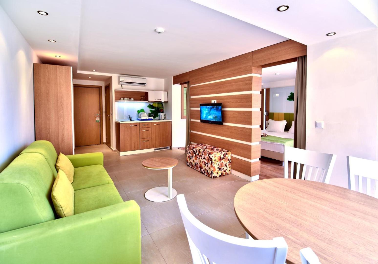 Forest Beach Hotel image 1