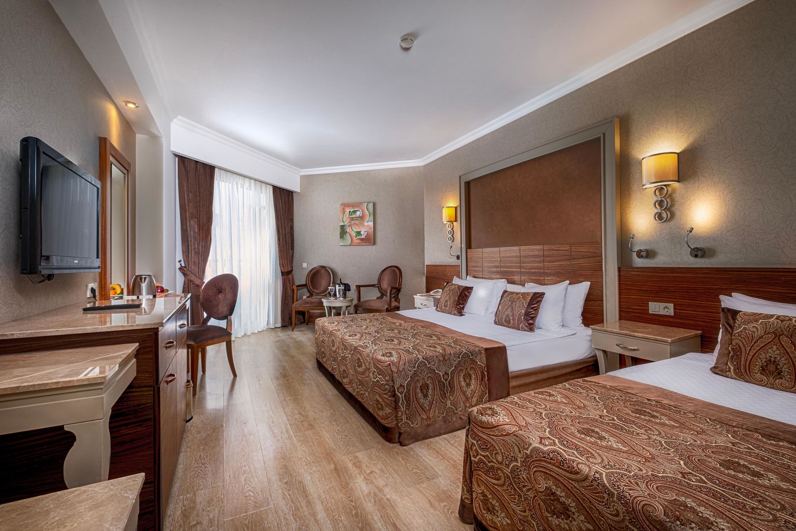 Well Palace Side image 1