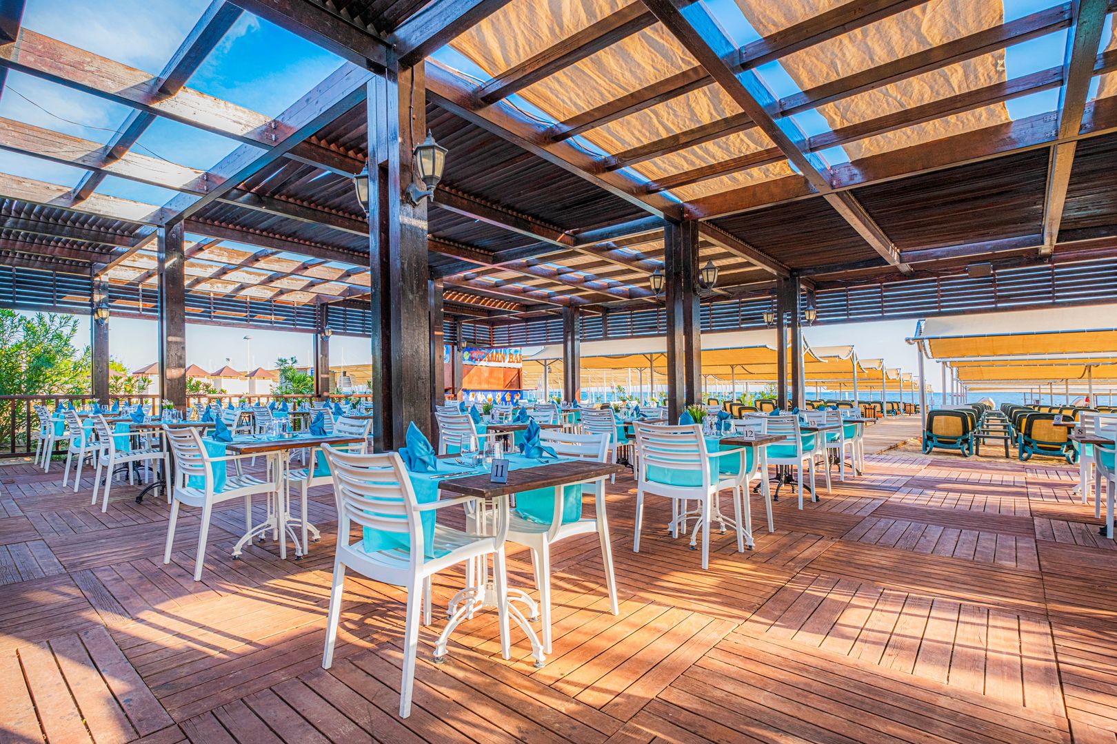 Well Palace Side image 2