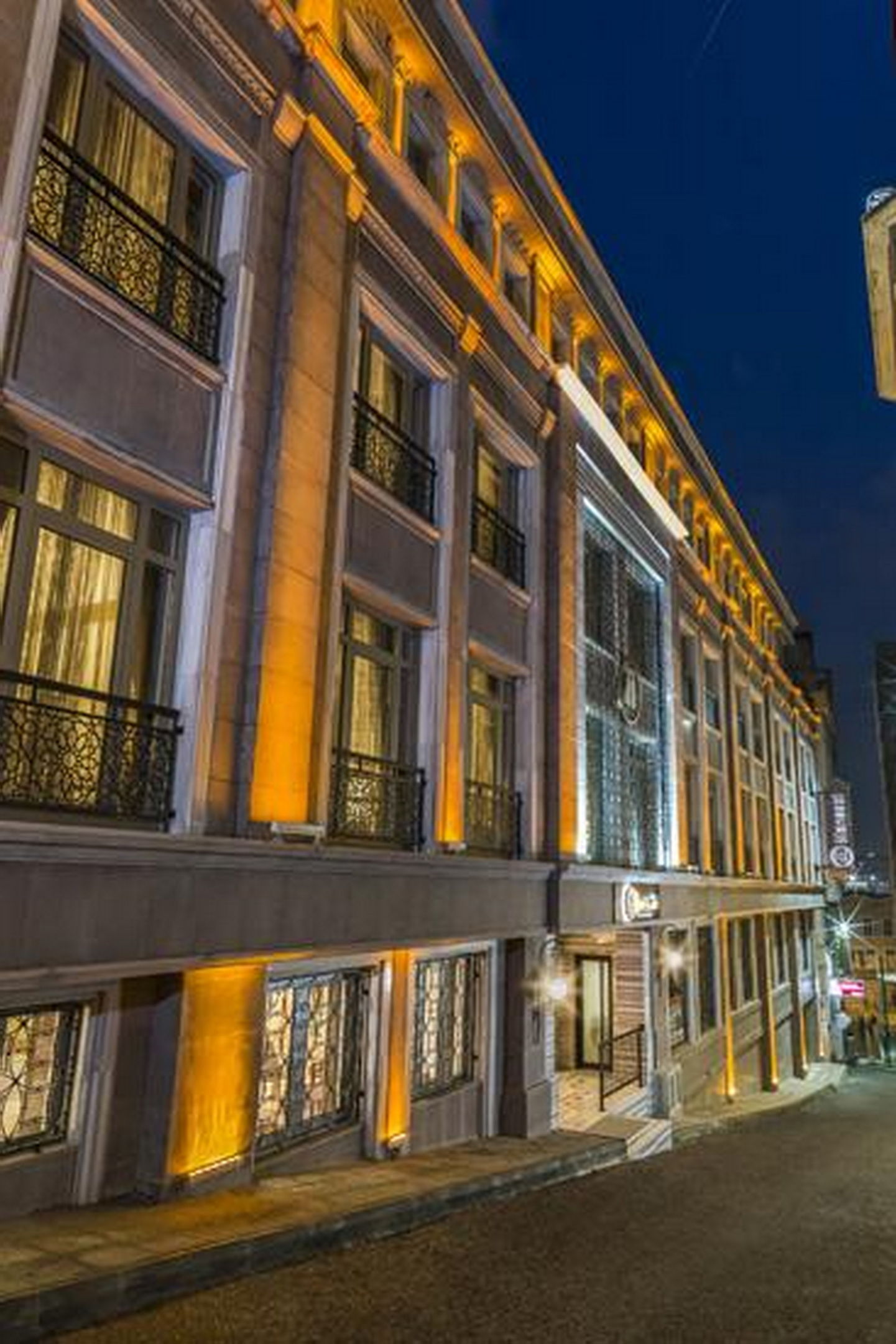 Manesol Boutique Galata image 2