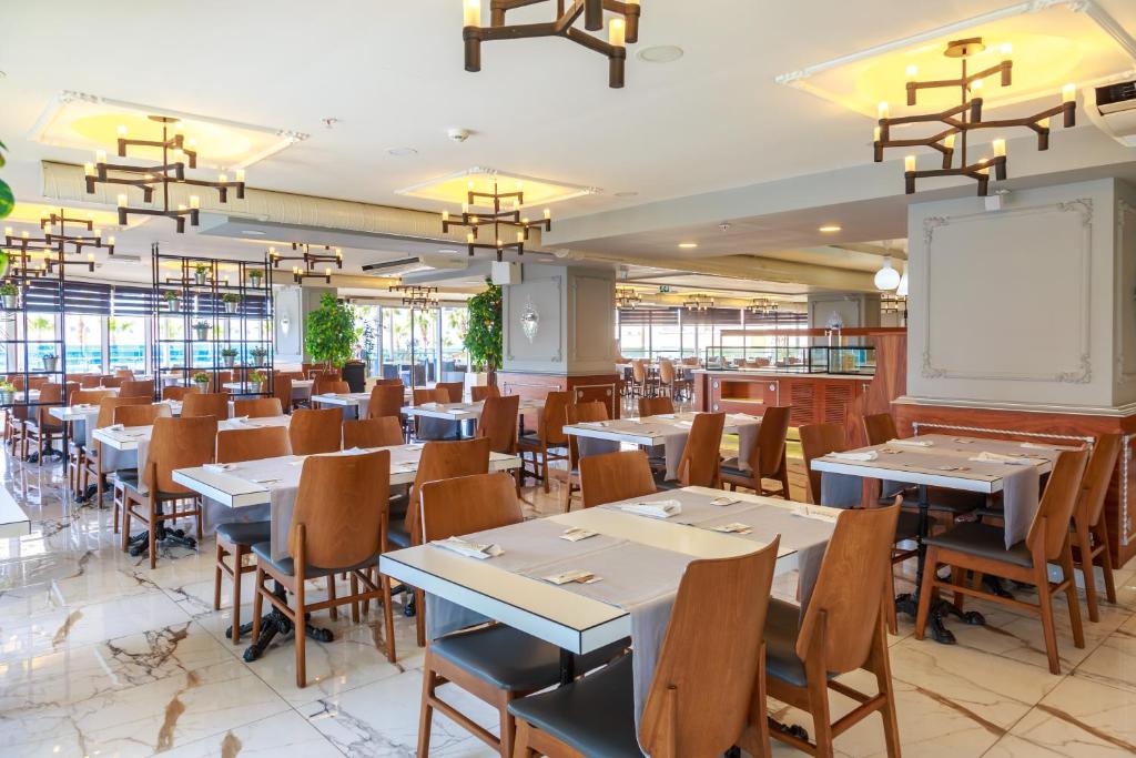 Sunprime C-Lounge Hotel image 3