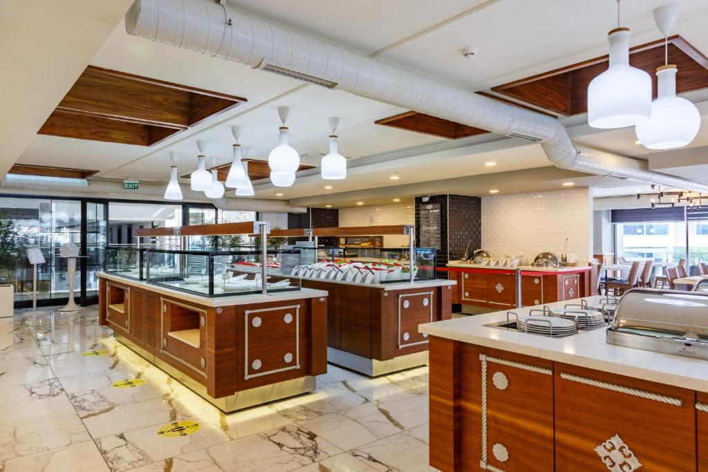 Sunprime C-Lounge Hotel image 2