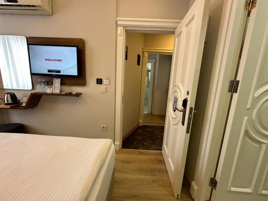 Hotel Black Tulip image 1