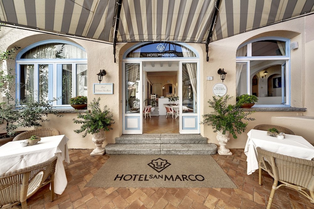 Hoofdingang van het hotel — Colonna San Marco