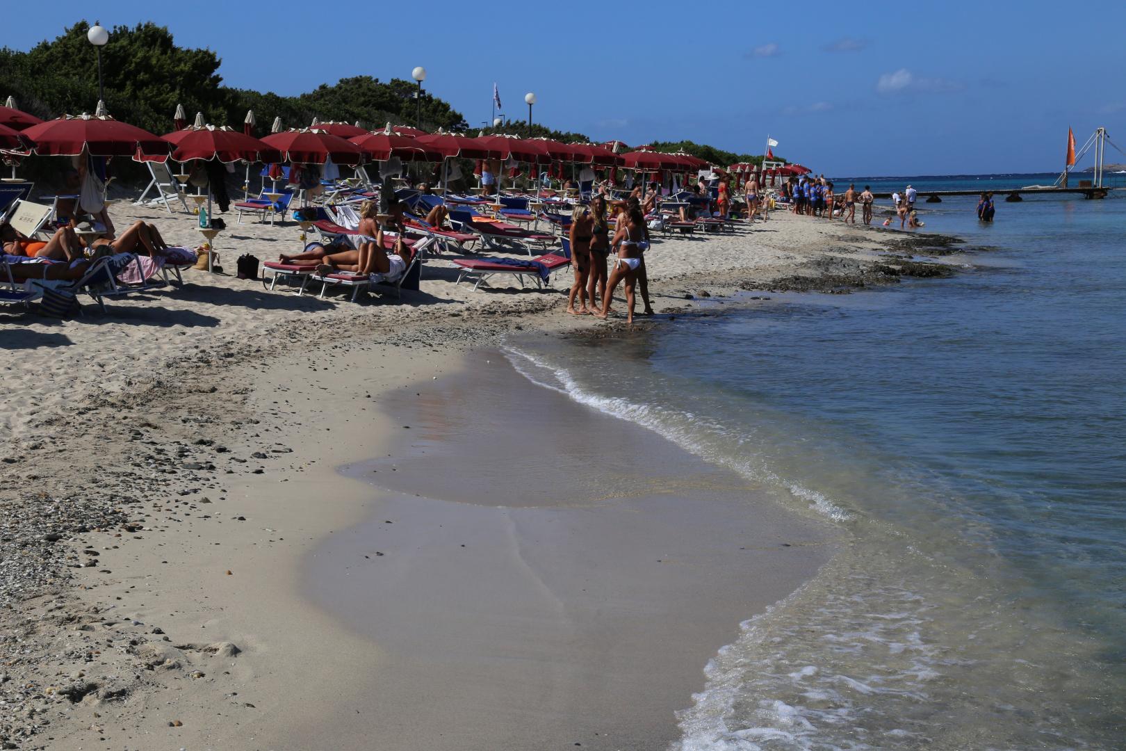 Privéstrand met parasols — Club Esse Roccaruja
