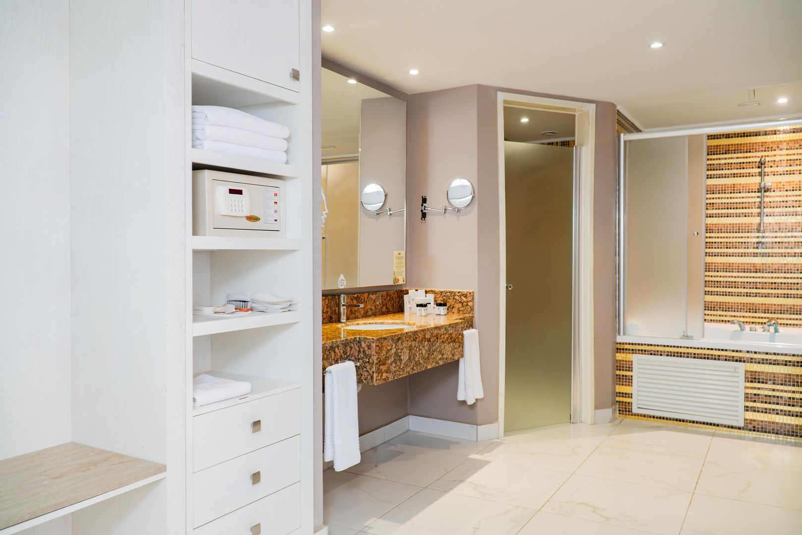 Royal Taj Mahal image 2