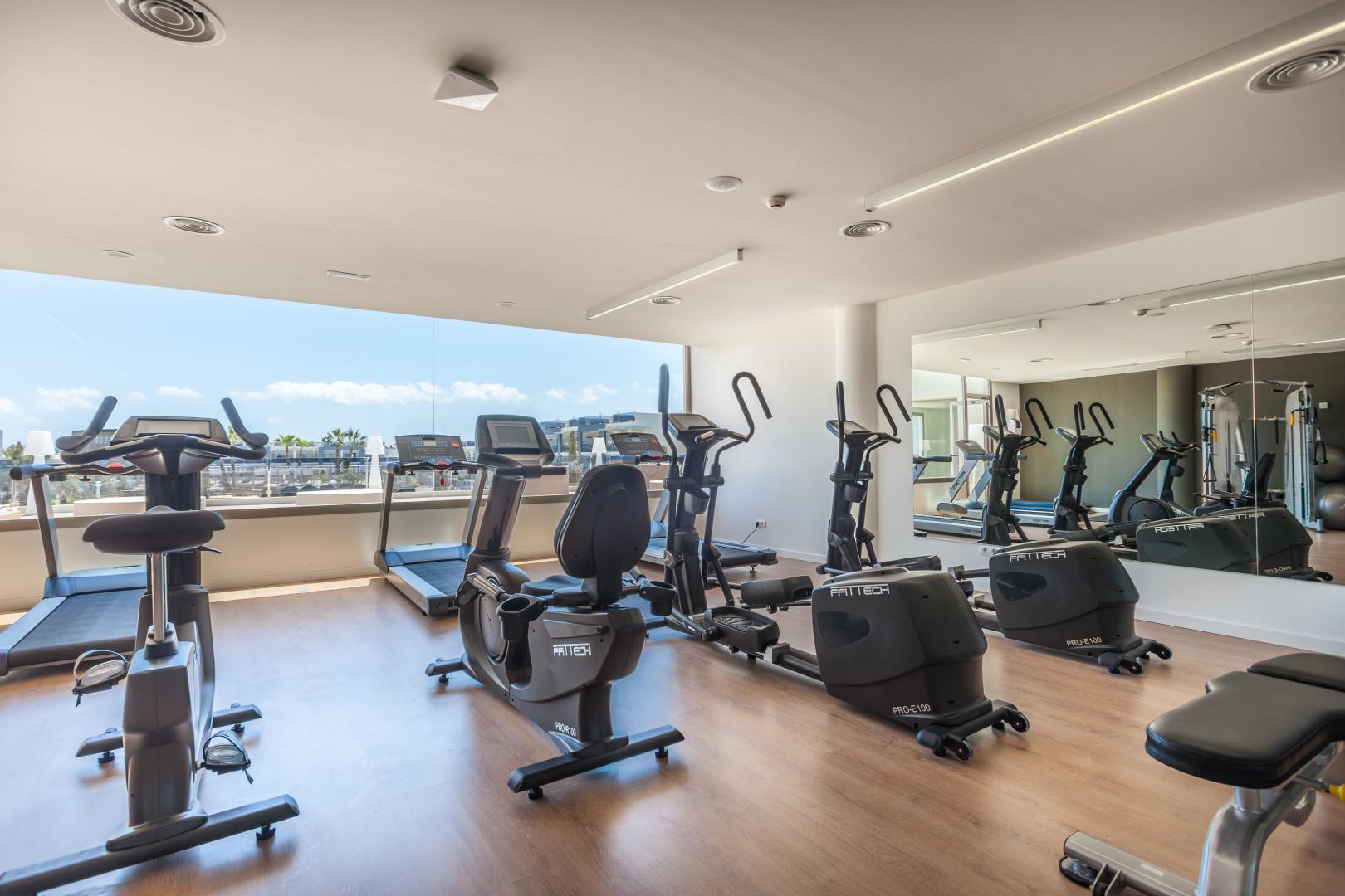Fitnessruimte met cardio-apparaten — ZAFIRO Palace Alcudia
