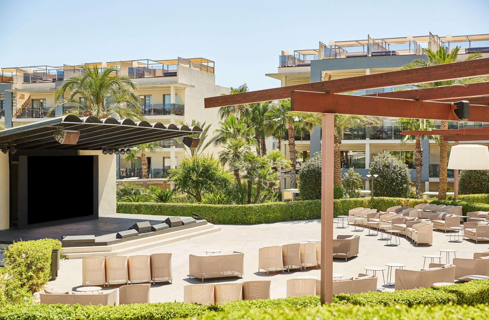 Binnenplaats — ZAFIRO Palace Alcudia