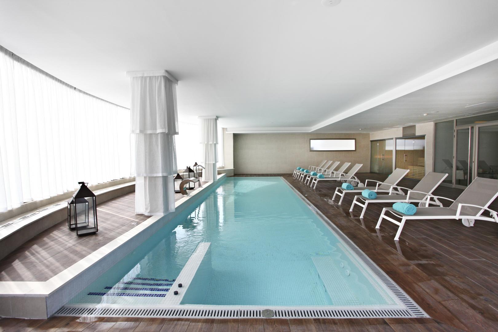 Binnenzwembad — ZAFIRO Palace Alcudia