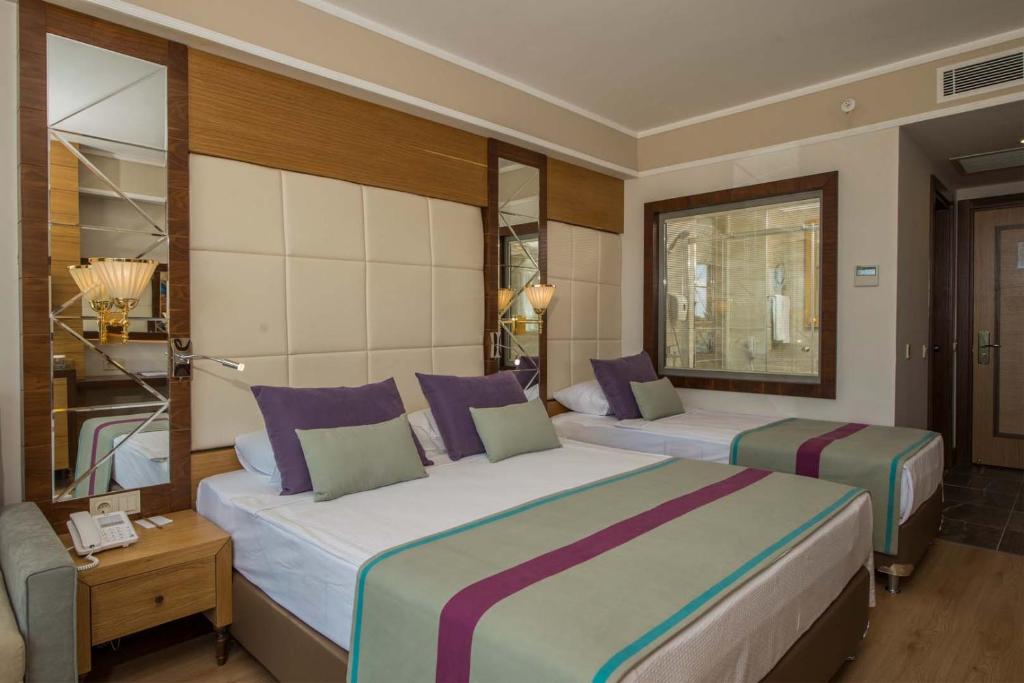 Dream World Aqua image 1