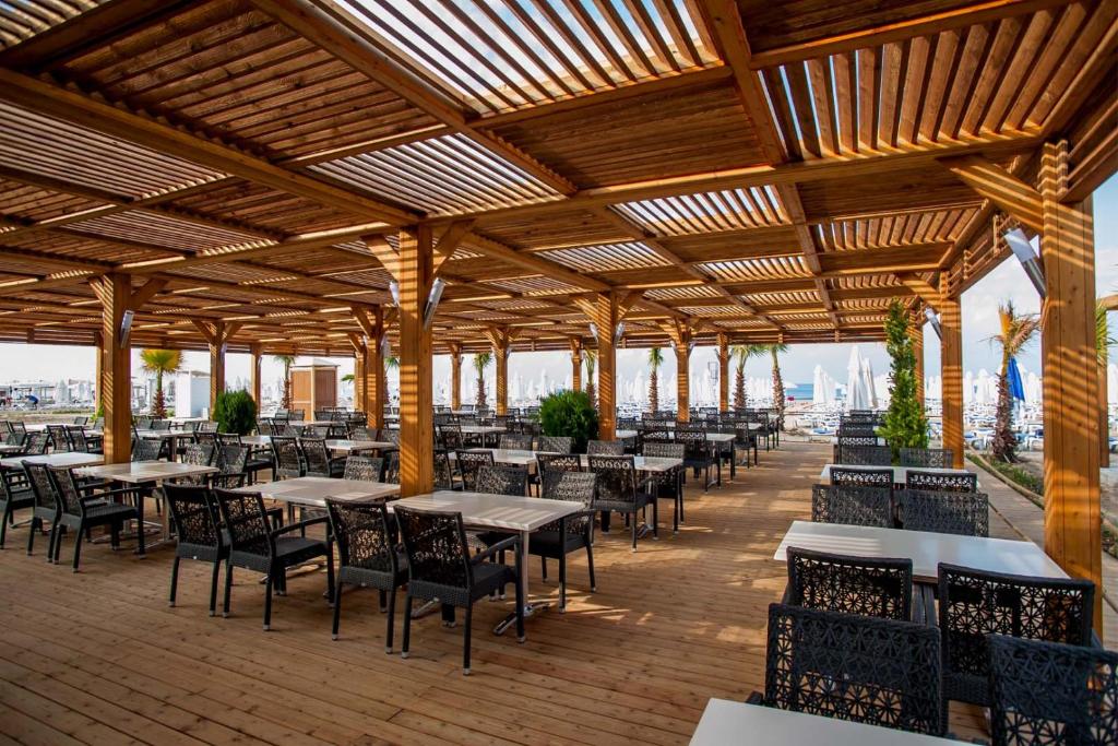 Dream World Aqua image 2