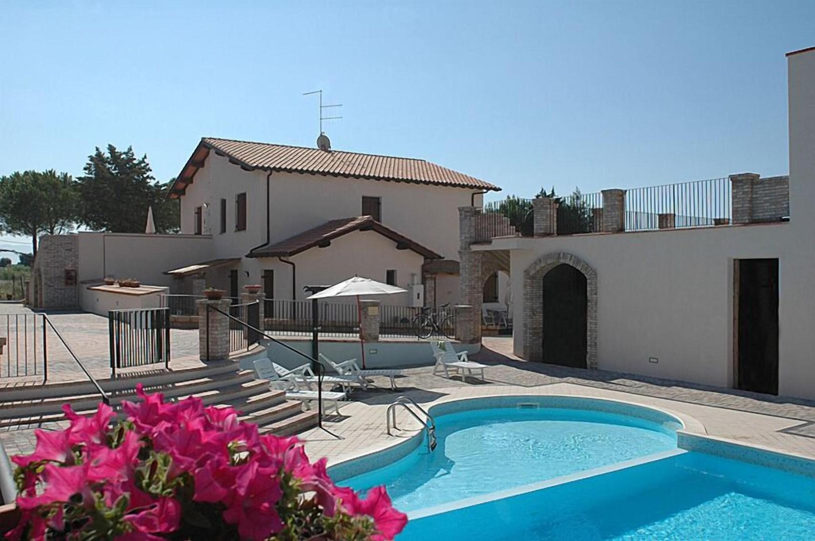 Residence Borgo Valmarina